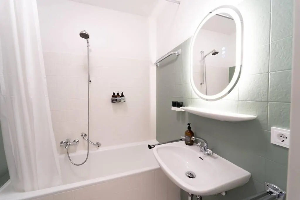 Apartment Mit Balkon Und Privatparkplatz Аугсбург