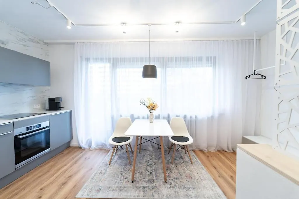 Apartment Mit Balkon Und Privatparkplatz Аугсбург